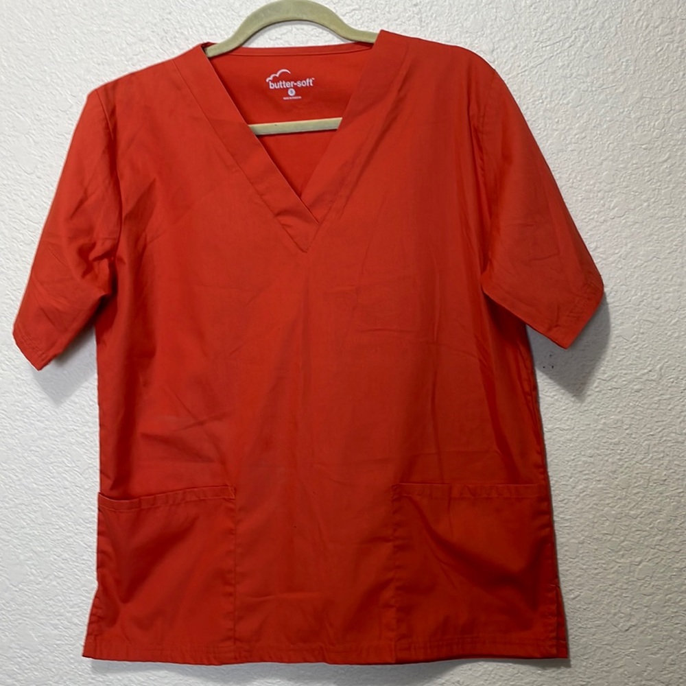 Butter Soft Women's Orange Scrub Top. Very Good Condition. Size S.